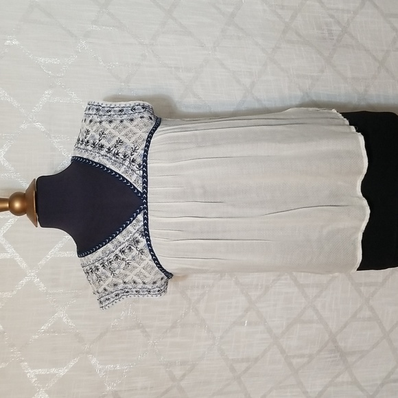 Altar'd State Top Size XS White Boho Embroidered - Picture 1 of 8